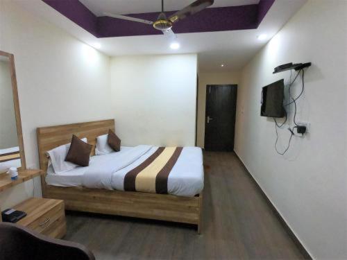 The Nirmala Palace Hotel Ayodhya Buitenkant foto