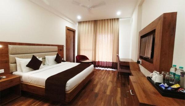 The Nirmala Palace Hotel Ayodhya Buitenkant foto