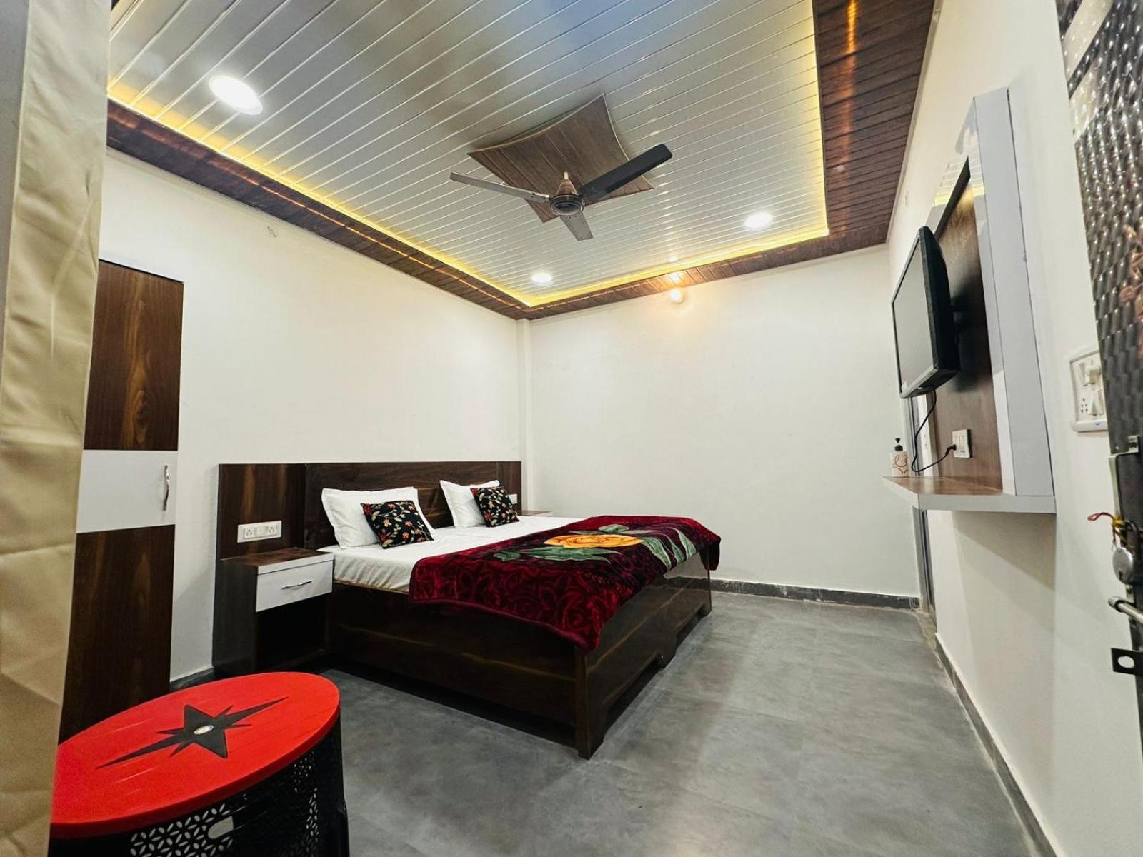 The Nirmala Palace Hotel Ayodhya Kamer foto
