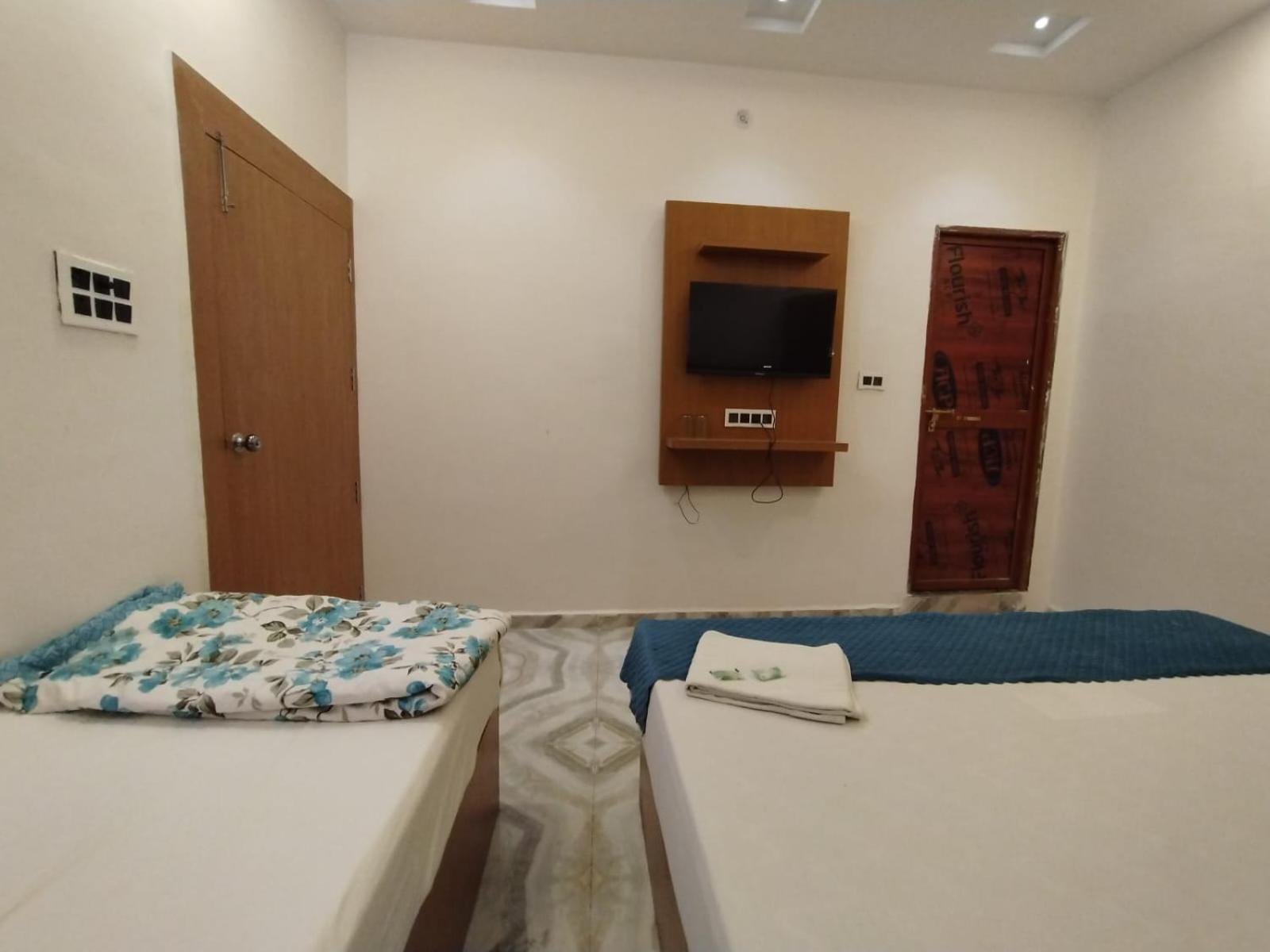 The Nirmala Palace Hotel Ayodhya Buitenkant foto