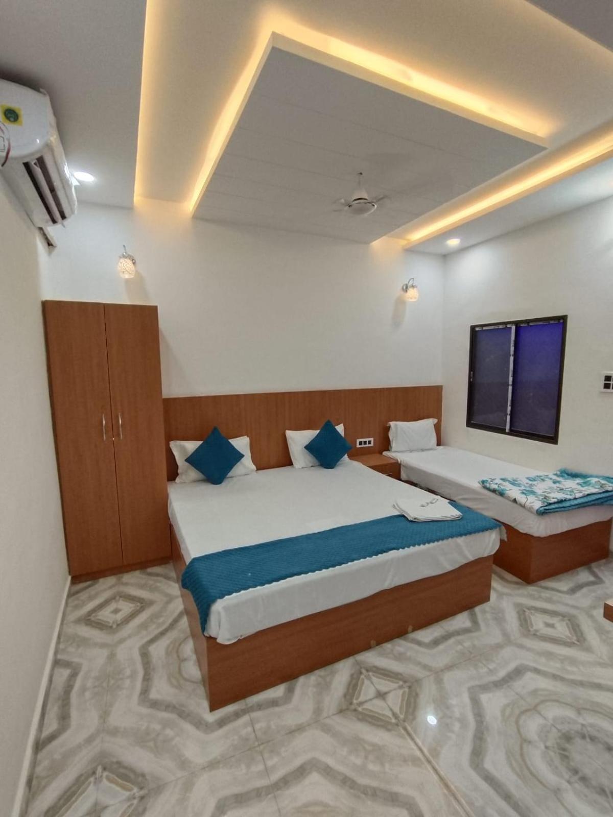 The Nirmala Palace Hotel Ayodhya Buitenkant foto